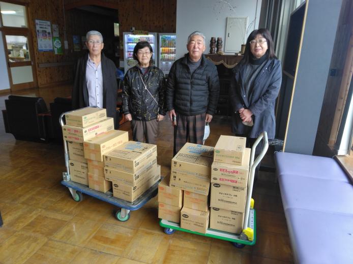 宅配で寄せられた商品を遠野の2団体へ贈呈