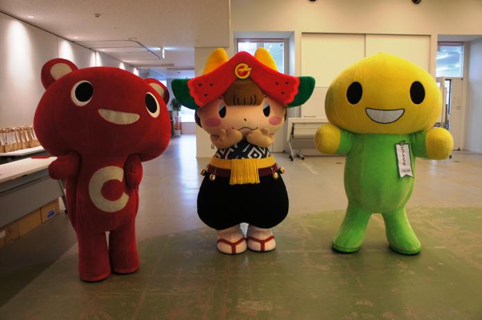 コーすけ、ちゃぐぽん、ピットくん、3人で仲良く出番待ち