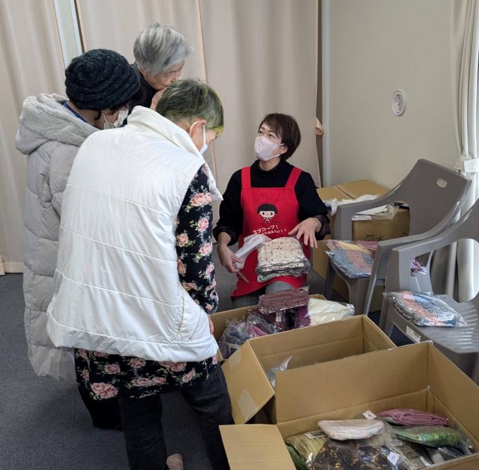 ニット小物のプレゼントに笑顔があふれました